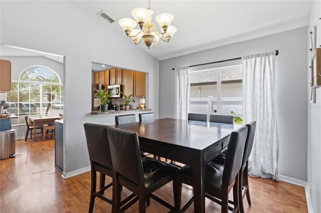 Activo con contrato: $350,000 (3 camas, 2 baños, 1520 Pies cuadrados)