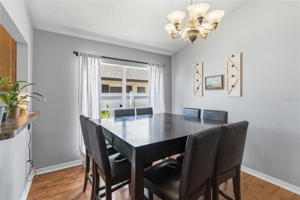 Activo con contrato: $350,000 (3 camas, 2 baños, 1520 Pies cuadrados)
