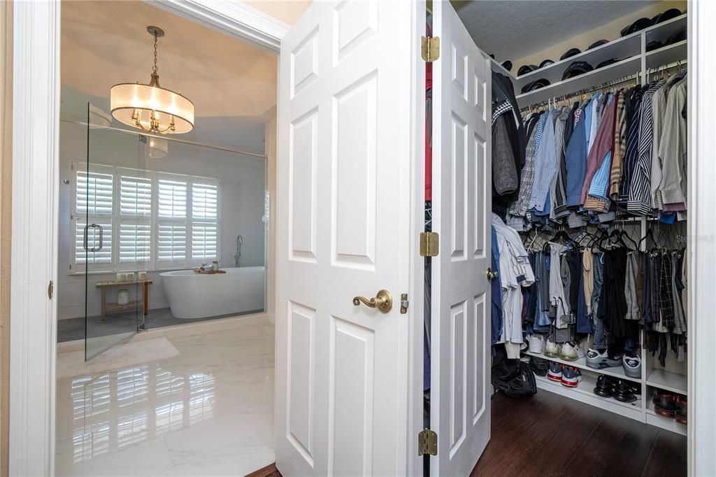 For Sale: $1,550,000 (6 beds, 4 baths, 4525 Square Feet)