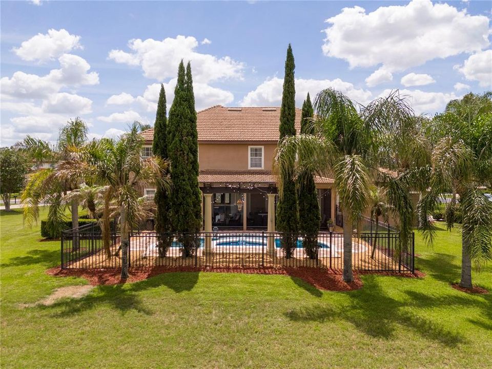 For Sale: $1,550,000 (6 beds, 4 baths, 4525 Square Feet)