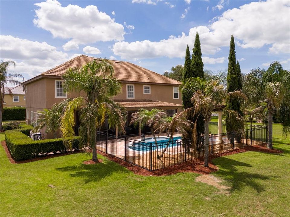 For Sale: $1,550,000 (6 beds, 4 baths, 4525 Square Feet)