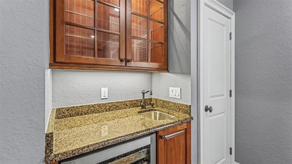 For Sale: $1,199,000 (5 beds, 4 baths, 4579 Square Feet)