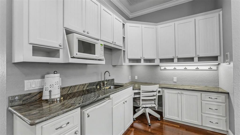 For Sale: $1,199,000 (5 beds, 4 baths, 4579 Square Feet)