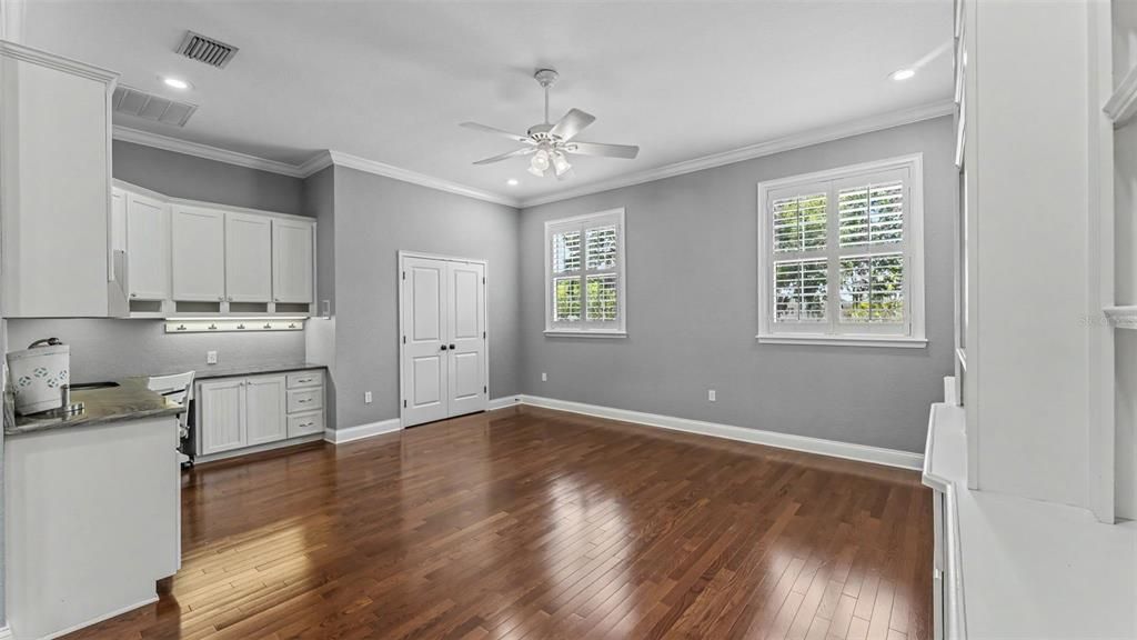 For Sale: $1,199,000 (5 beds, 4 baths, 4579 Square Feet)