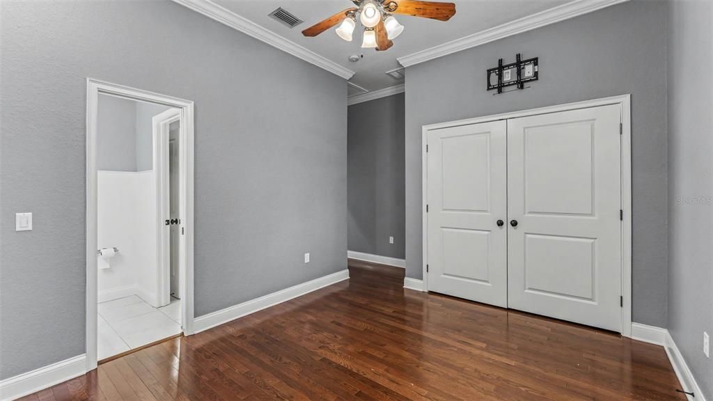 For Sale: $1,199,000 (5 beds, 4 baths, 4579 Square Feet)