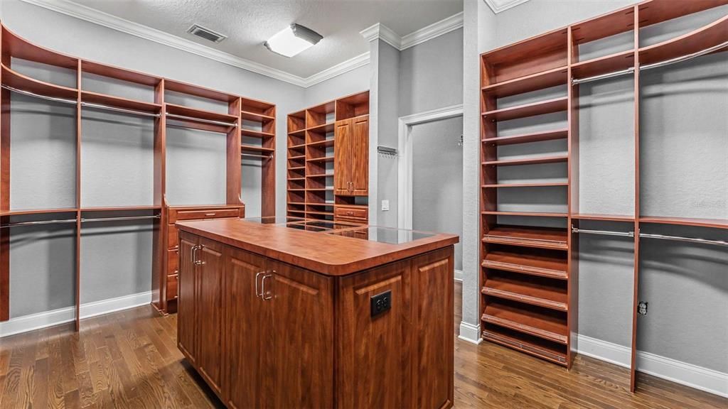 For Sale: $1,199,000 (5 beds, 4 baths, 4579 Square Feet)