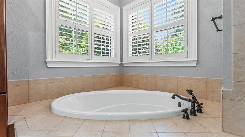 For Sale: $1,199,000 (5 beds, 4 baths, 4579 Square Feet)