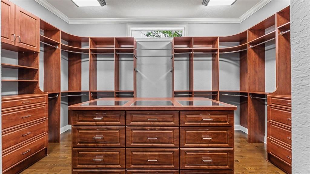 For Sale: $1,199,000 (5 beds, 4 baths, 4579 Square Feet)