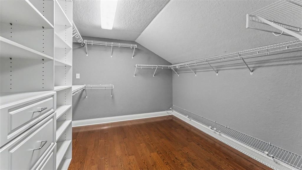 For Sale: $1,199,000 (5 beds, 4 baths, 4579 Square Feet)