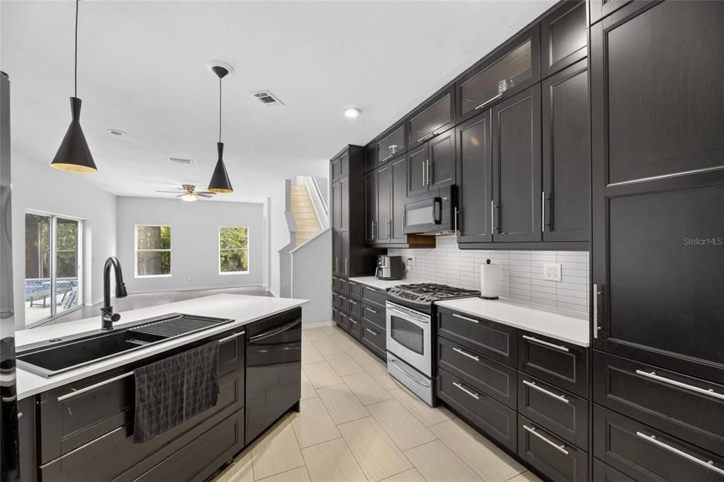 На продажу: $750,000 (5 спален, 3 ванн, 2633 Квадратных фут)