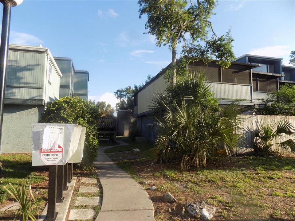 For Sale: $129,900 (2 beds, 2 baths, 1292 Square Feet)