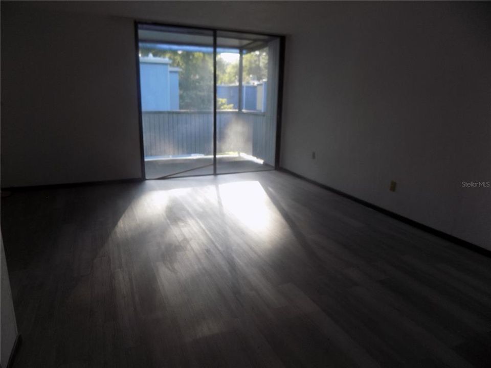 For Sale: $129,900 (2 beds, 2 baths, 1292 Square Feet)