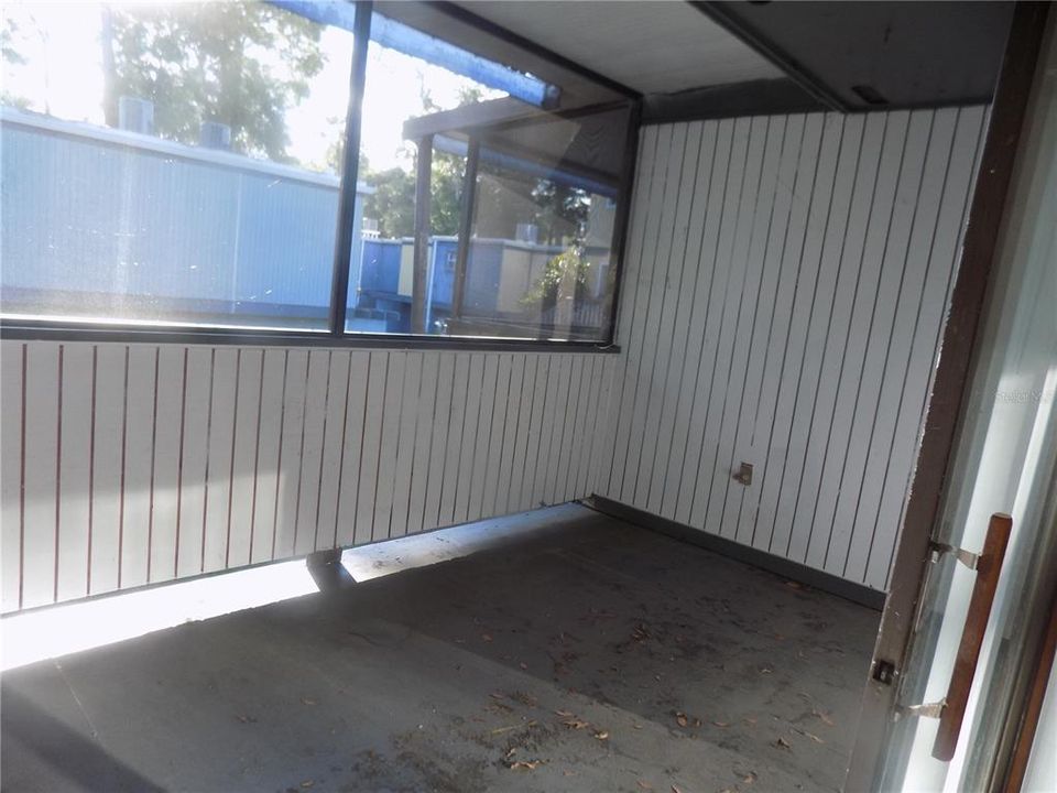 For Sale: $129,900 (2 beds, 2 baths, 1292 Square Feet)