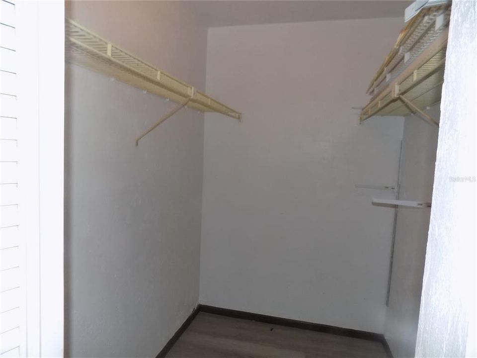 For Sale: $129,900 (2 beds, 2 baths, 1292 Square Feet)