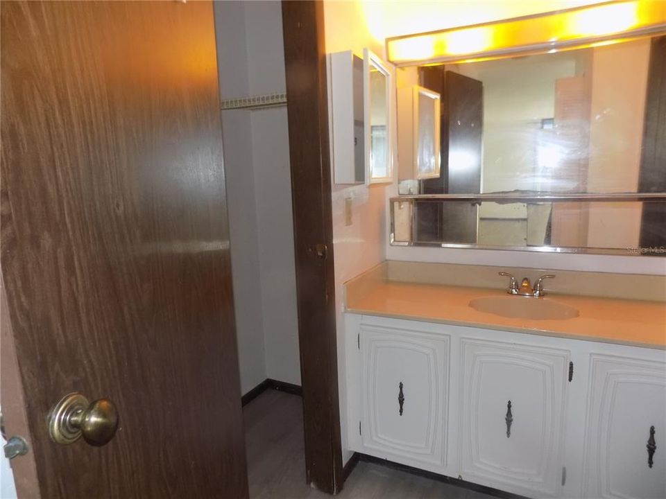 For Sale: $129,900 (2 beds, 2 baths, 1292 Square Feet)