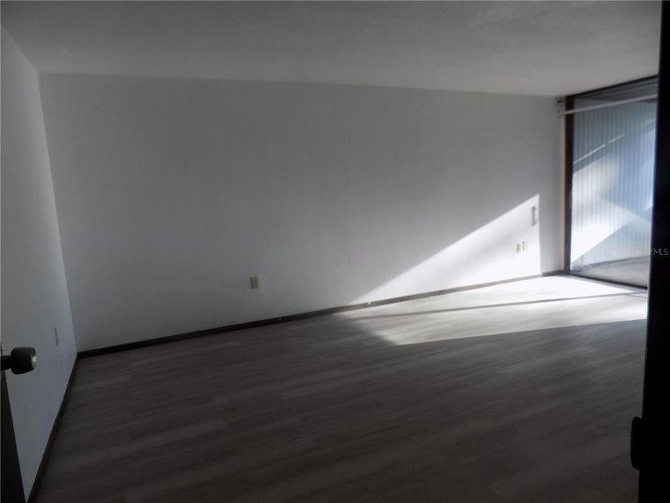For Sale: $129,900 (2 beds, 2 baths, 1292 Square Feet)