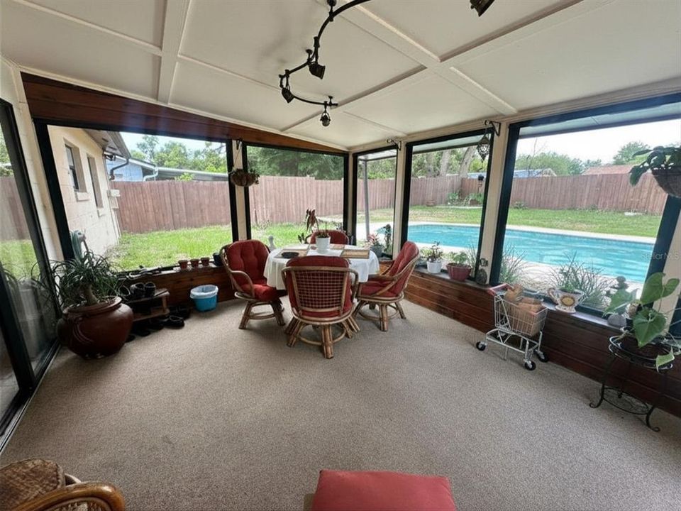 For Sale: $374,900 (3 beds, 1 baths, 1330 Square Feet)