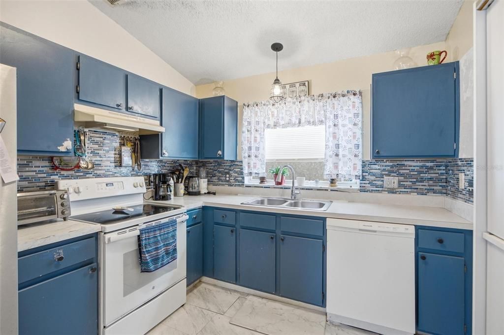 На продажу: $315,000 (3 спален, 2 ванн, 1059 Квадратных фут)