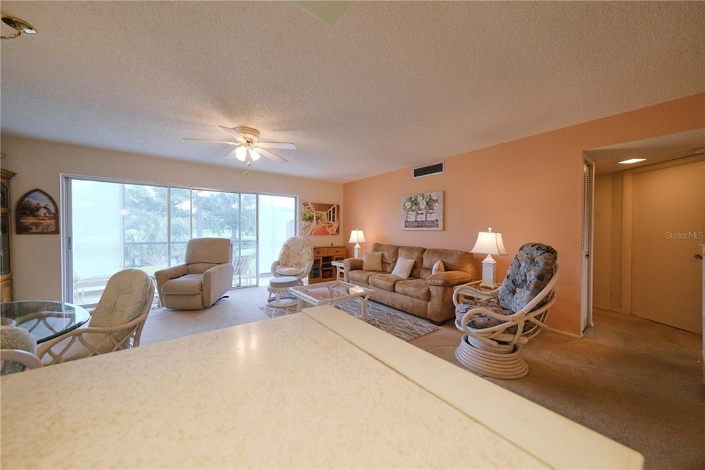For Sale: $139,999 (2 beds, 2 baths, 1008 Square Feet)