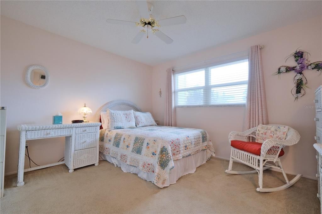 For Sale: $139,999 (2 beds, 2 baths, 1008 Square Feet)