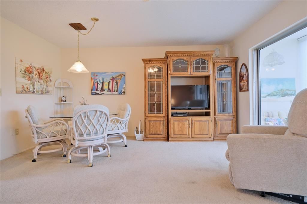 For Sale: $139,999 (2 beds, 2 baths, 1008 Square Feet)