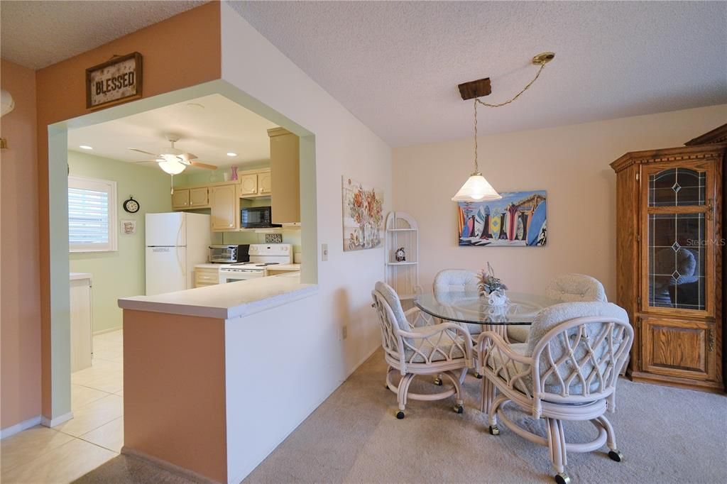 For Sale: $139,999 (2 beds, 2 baths, 1008 Square Feet)
