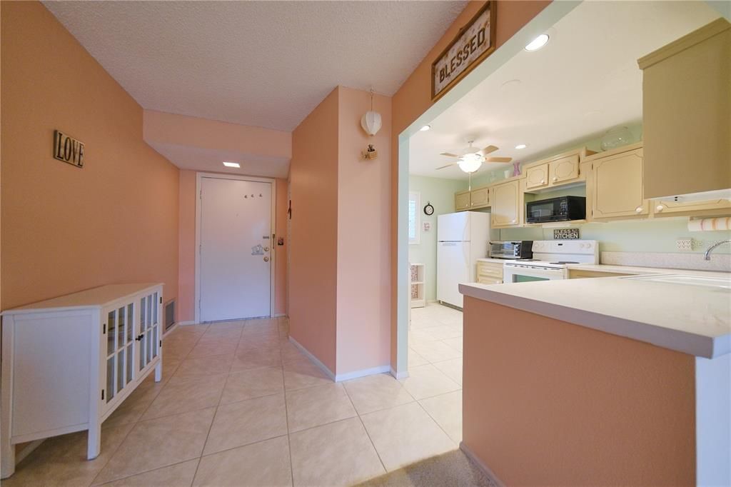 For Sale: $139,999 (2 beds, 2 baths, 1008 Square Feet)