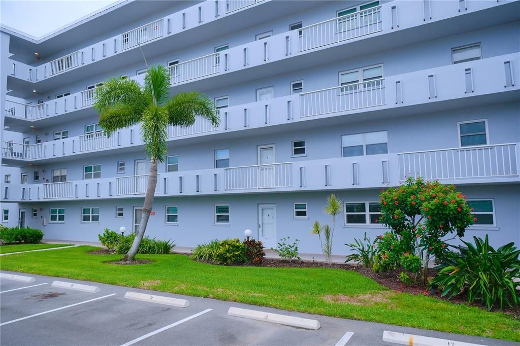 For Sale: $139,999 (2 beds, 2 baths, 1008 Square Feet)