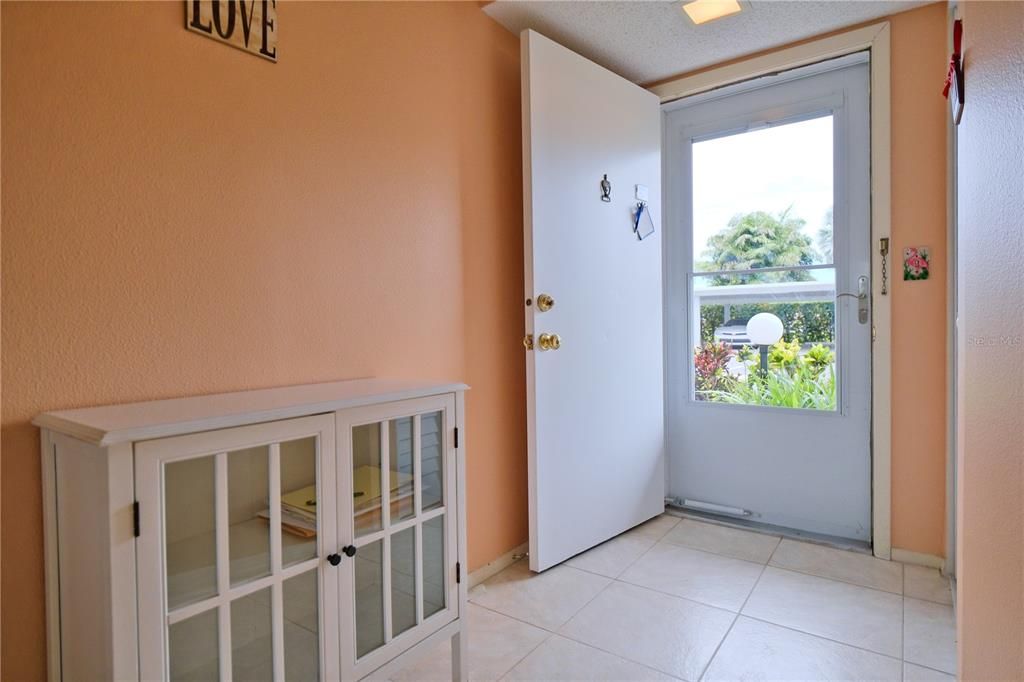 For Sale: $139,999 (2 beds, 2 baths, 1008 Square Feet)