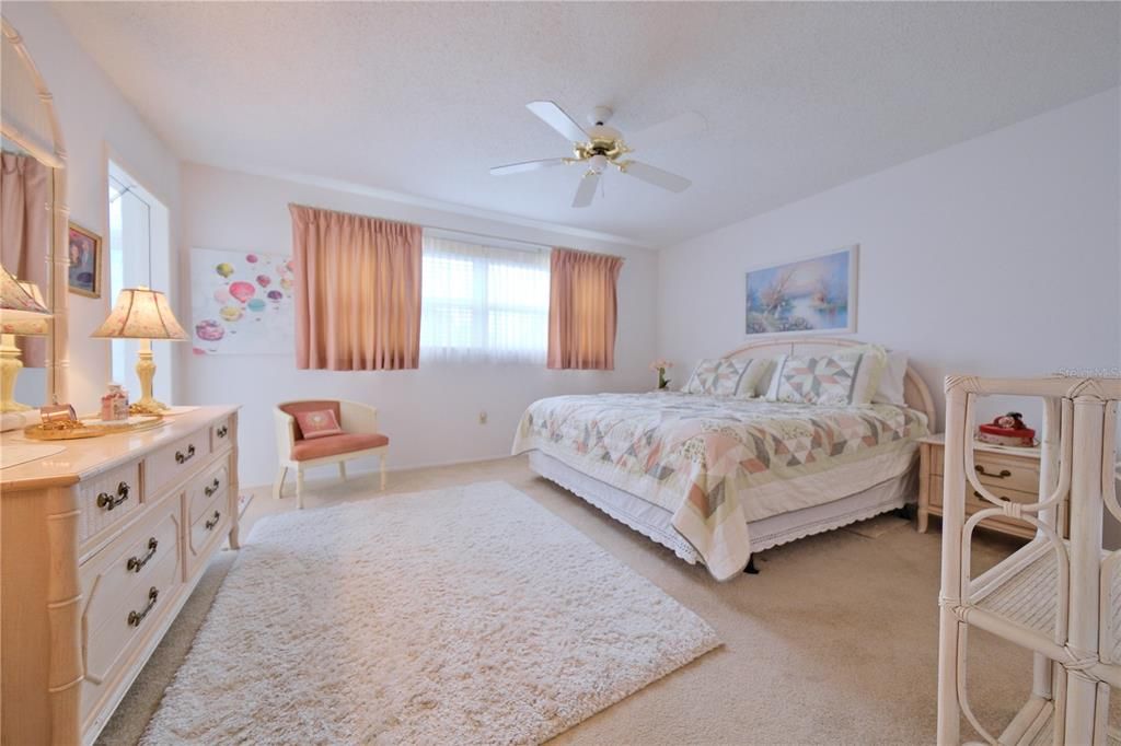 For Sale: $139,999 (2 beds, 2 baths, 1008 Square Feet)