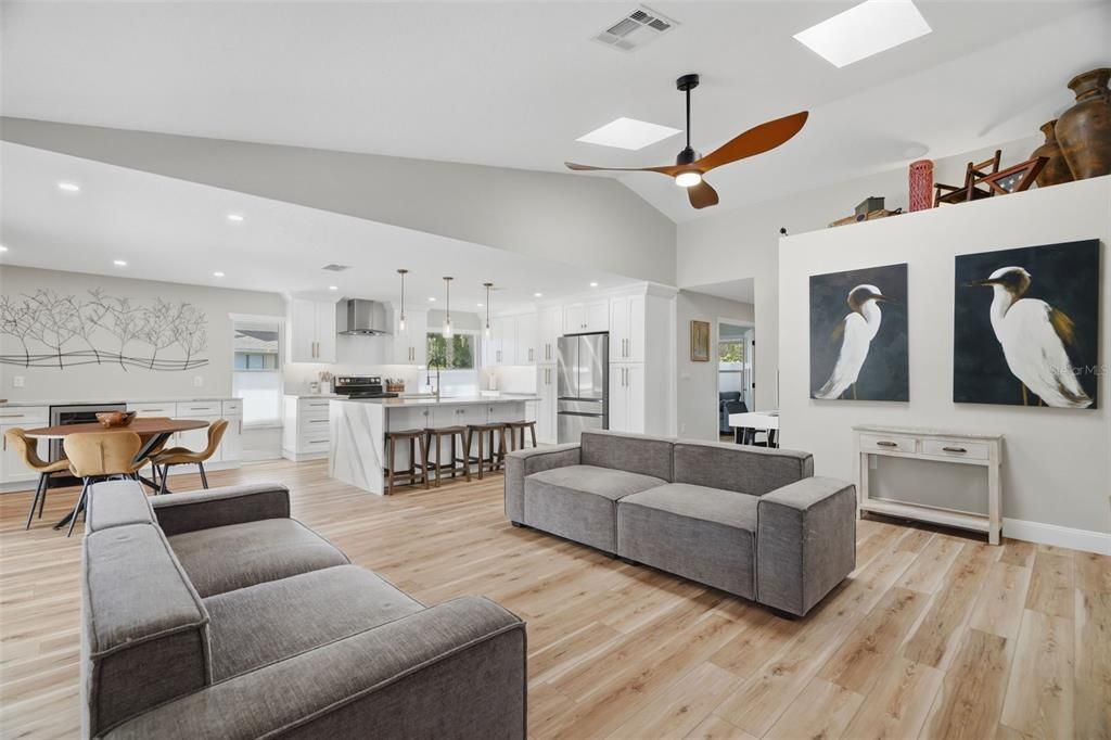 For Sale: $439,000 (2 beds, 2 baths, 1540 Square Feet)