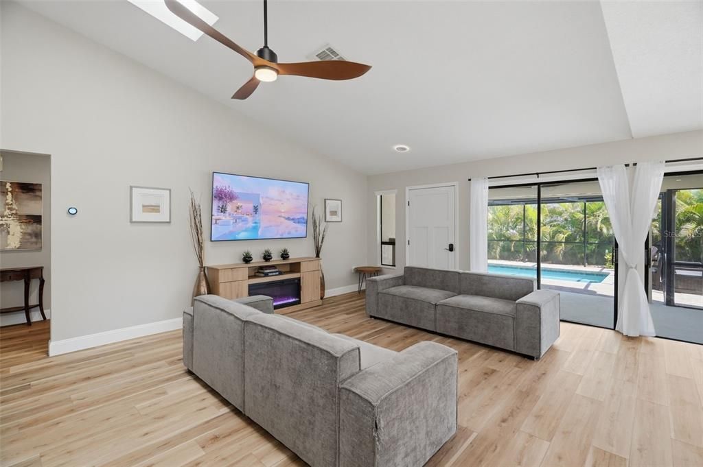 For Sale: $439,000 (2 beds, 2 baths, 1540 Square Feet)