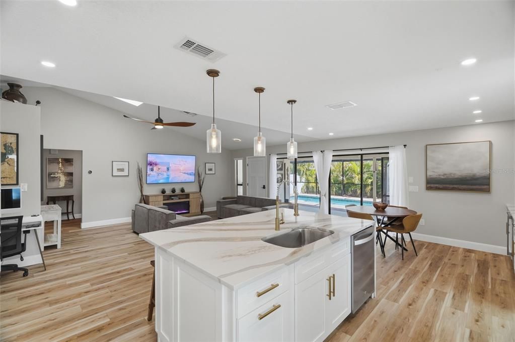 For Sale: $439,000 (2 beds, 2 baths, 1540 Square Feet)