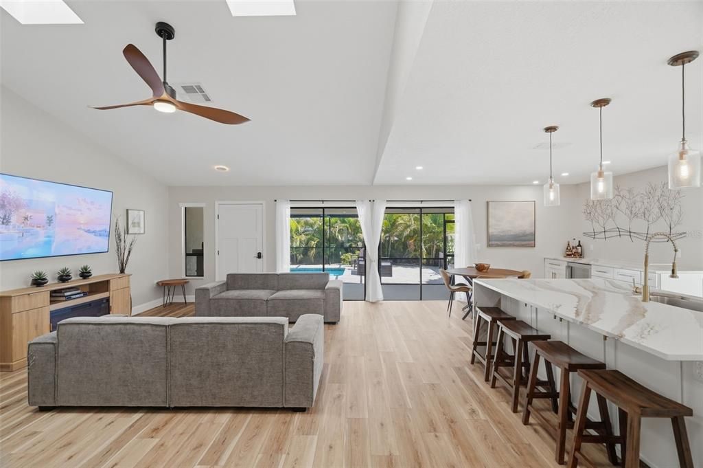 For Sale: $439,000 (2 beds, 2 baths, 1540 Square Feet)