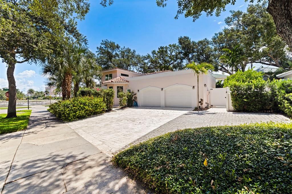 For Sale: $3,000,000 (4 beds, 3 baths, 2997 Square Feet)
