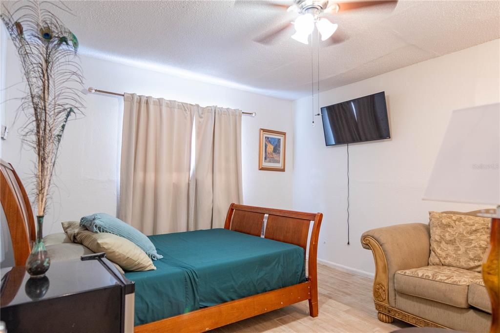 For Rent: $2,050 (4 beds, 2 baths, 1325 Square Feet)