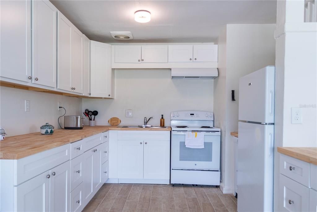 For Rent: $2,050 (4 beds, 2 baths, 1325 Square Feet)