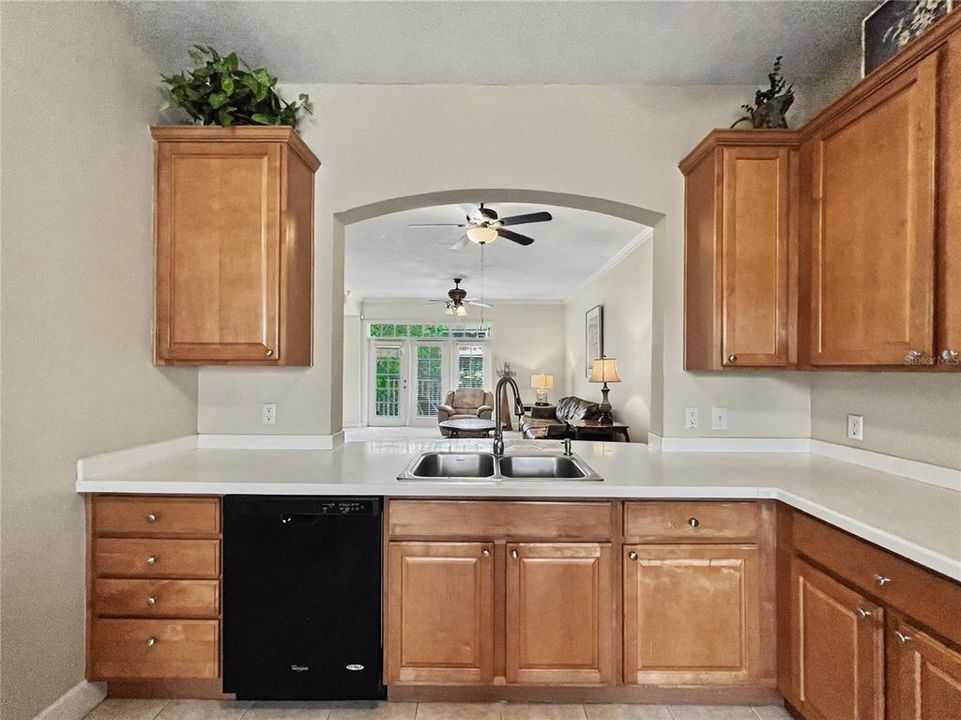 На продажу: $359,000 (2 спален, 2 ванн, 1345 Квадратных фут)