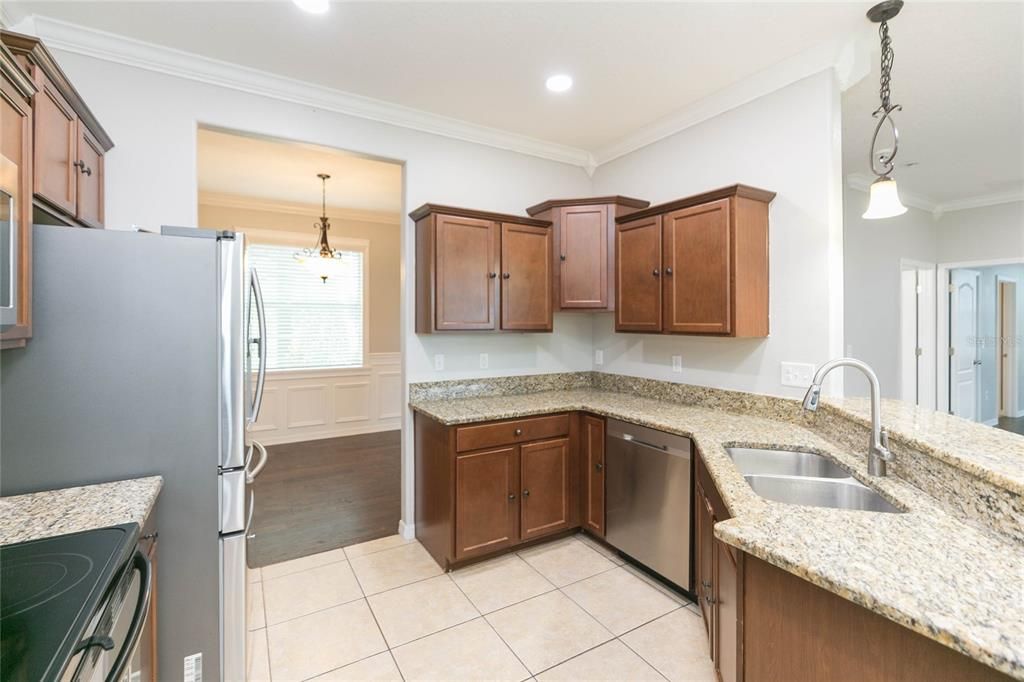 В аренду: $2,800 (6 спален, 3 ванн, 2756 Квадратных фут)