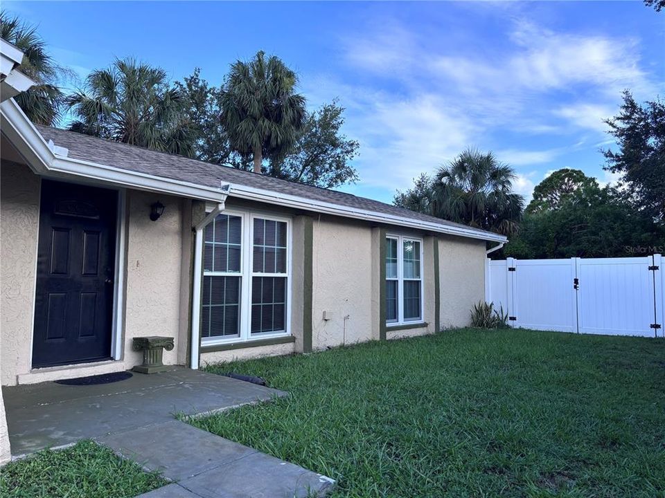 For Sale: $357,900 (3 beds, 2 baths, 1284 Square Feet)