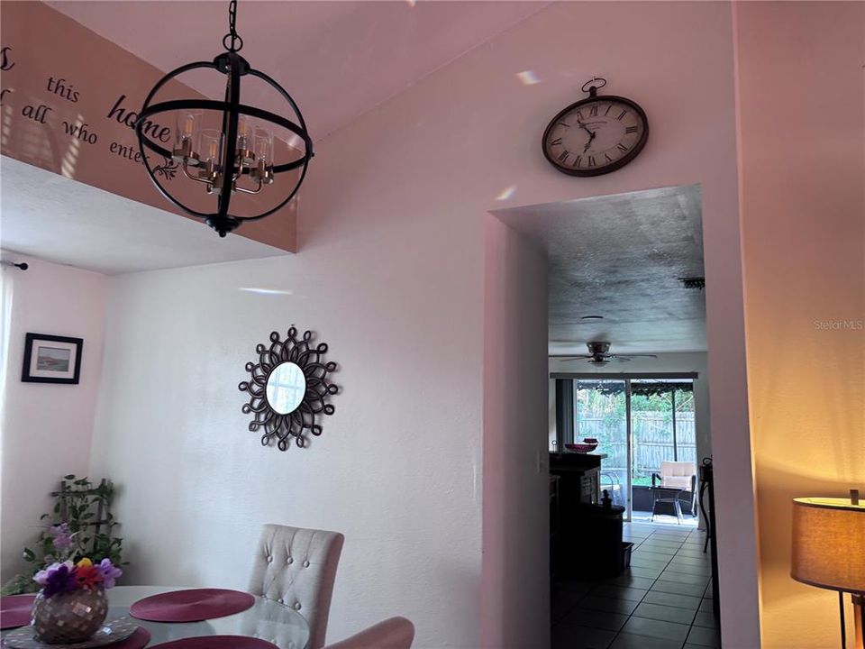 For Sale: $357,900 (3 beds, 2 baths, 1284 Square Feet)