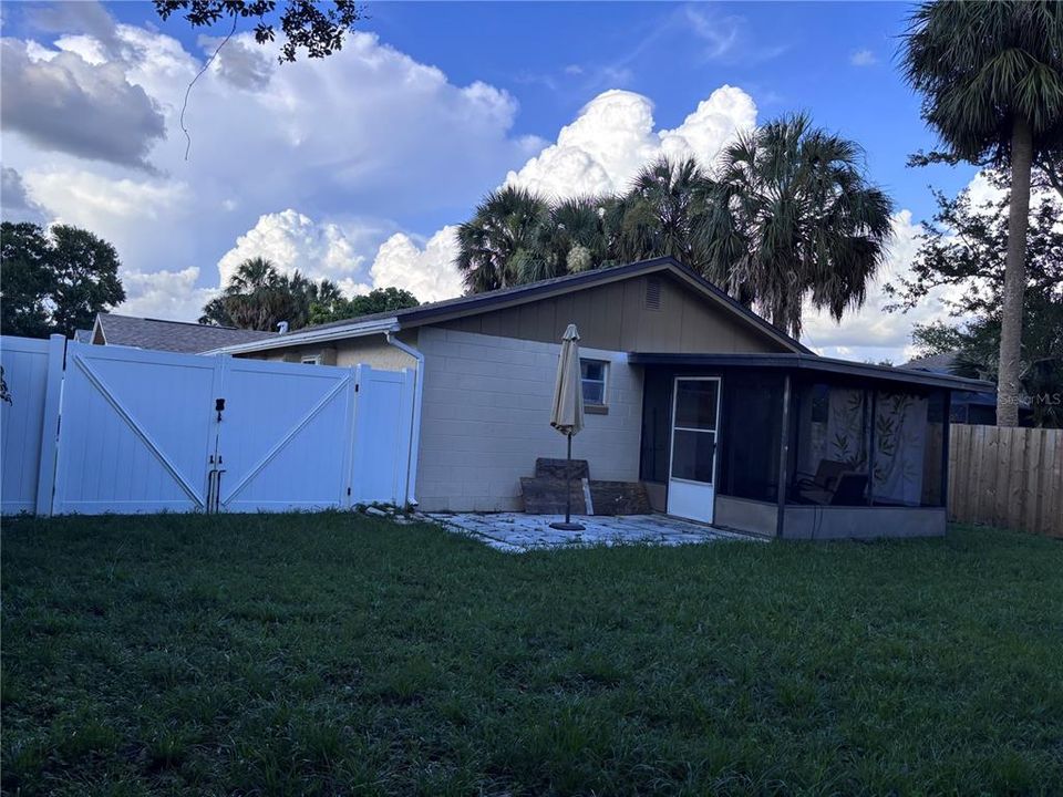 For Sale: $357,900 (3 beds, 2 baths, 1284 Square Feet)