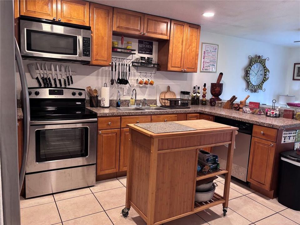 For Sale: $357,900 (3 beds, 2 baths, 1284 Square Feet)