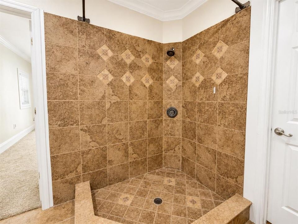 For Rent: $3,300 (3 beds, 2 baths, 1784 Square Feet)