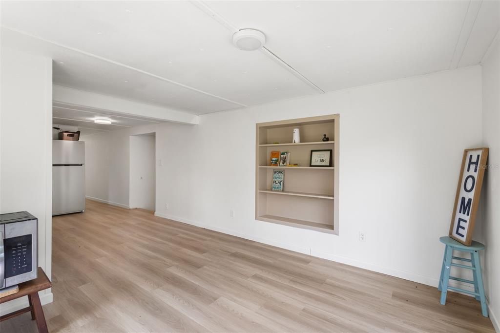 На продажу: $149,900 (2 спален, 2 ванн, 1270 Квадратных фут)