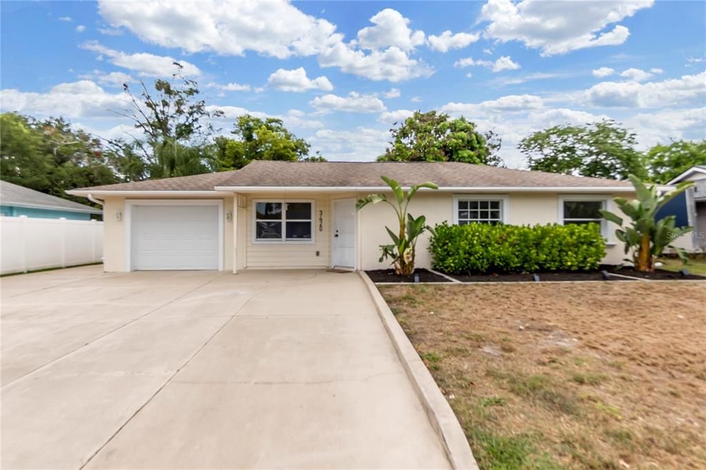 For Sale: $359,000 (3 beds, 2 baths, 1080 Square Feet)