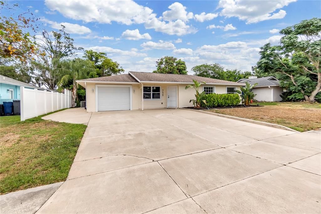 For Sale: $359,000 (3 beds, 2 baths, 1080 Square Feet)