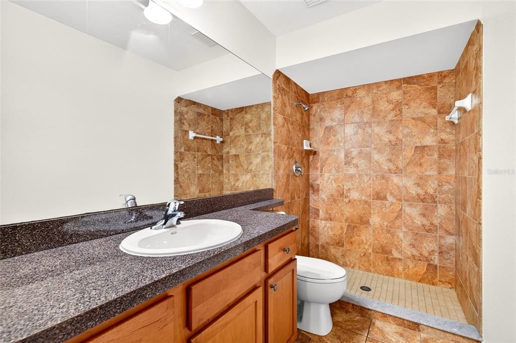 En Venta: $1,250,000 (6 camas, 5 baños, 4779 Pies cuadrados)