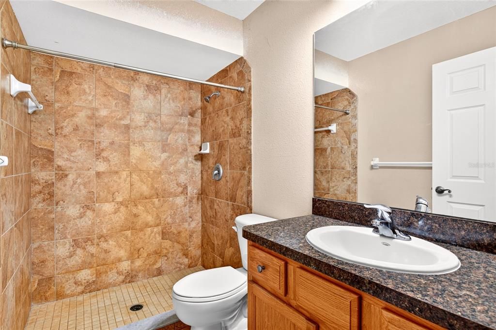 En Venta: $1,250,000 (6 camas, 5 baños, 4779 Pies cuadrados)