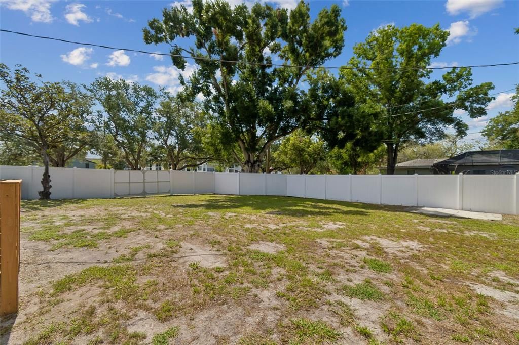 For Sale: $499,999 (4 beds, 2 baths, 1190 Square Feet)